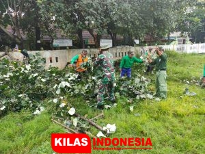 Kerja Bakti Wujud Nyata Manunggalnya TNI Dengan Rakyat