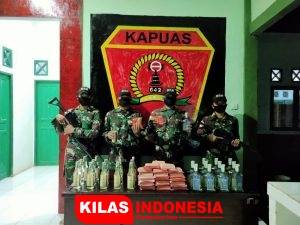 Tak Beri Celah di Perbatasan, Satgas Yonif 642 kembali Gagalkan Penyelundupan Miras dan Sosis Ilegal