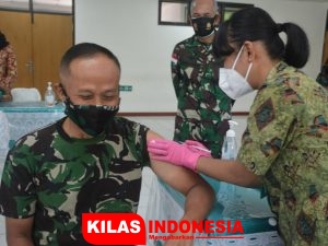 Pangdam XVII/Cenderawasih Terima Vaksin Covid-19 Tahap Ke-2