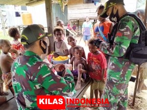 Awali Tahun Baru, Satgas Yonif MR 413 Kostrad Gencar Pengobatan Keliling di Kampung Perbatasan RI-PNG