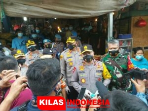 Pembagian Masker Jadi Media Edukasi Polda Metro Jaya Lawan Pandemi