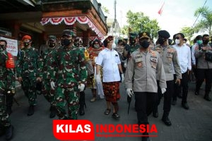Panglima TNI dan Kapolri Tinjau Pelaksanaan PPKM di Pasar Tradisional Bali