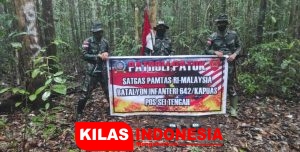 Jaga Batas Negara, Satgas Pamtas RI-Malaysia Yonif 642 Laksanakan Patroli Patok Perbatasan