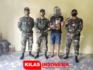 Satgas Yonif 642 Terima Tiga Pucuk Senjata Api Rakitan dari Warga Perbatasan