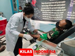 Prajurit Satgas 413 Kostrad Sumbang Darah Untuk Anak Gagal Ginjal di Papua