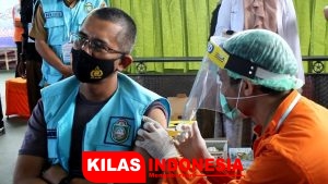 Kapolres Parepare Terima Vaksin Perdana
