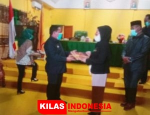 Serahkan LKPJ Tahun 2020 ke DPRD Pultab, Ini Kata Bupati Aliong Mus