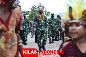 Di Manokwari, Panglima TNI Tegaskan Harmonisasi Dalam Perbedaan Melalui Komsos