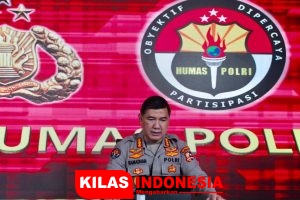 Mata Munarman Ditutup, Polri : Sesuai SOP Penangkapan Teroris