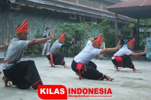 TNI Ikut Memeriahkan Hari Tari Dunia di Papua