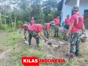 Kompi C Yonif 645/GTY Bengkayang Laksanakan Kerja Bakti di Gereja GKPKB