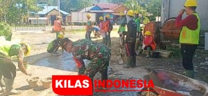 Bukti Kemanunggalan TNI-Rakyat, Babinsa Koramil 01 Laksanakan Karya Bakti Cor Jalan