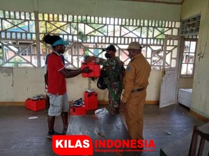 Satgas Yonif 751/VJS Hadiri Acara Pembagian Mesin Perahu Untuk Enam Suku